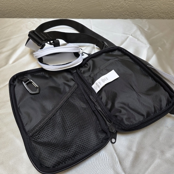 Under Armour Crossbody Bag - Picture 3 of 5